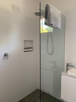 Bathroom - Hanisch Haus (Stone Well)