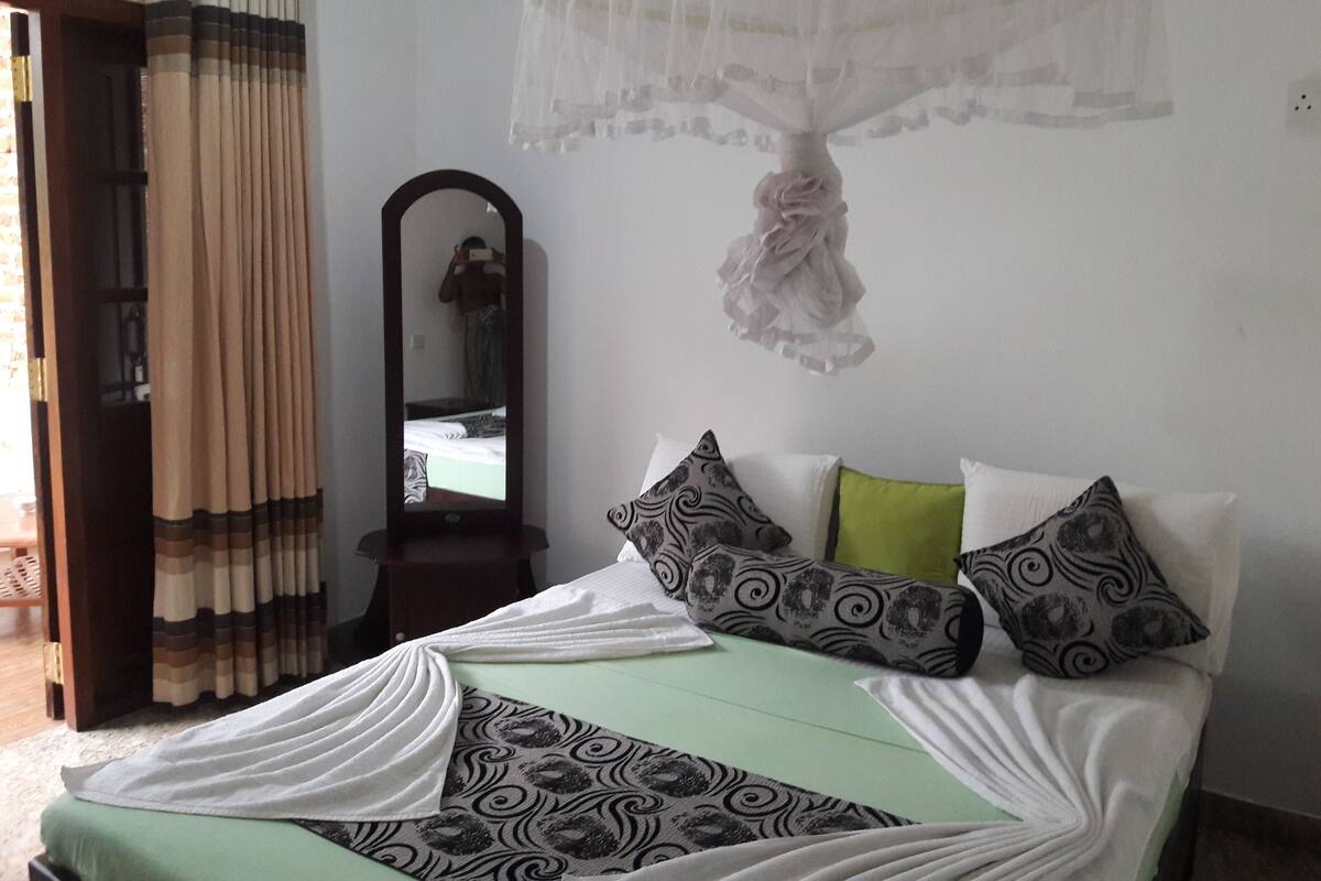 1 bedroom, premium bedding, iron/ironing board, free WiFi