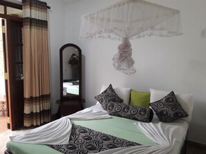 1 bedroom, premium bedding, iron/ironing board, free WiFi