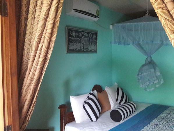 1 bedroom, premium bedding, iron/ironing board, free WiFi