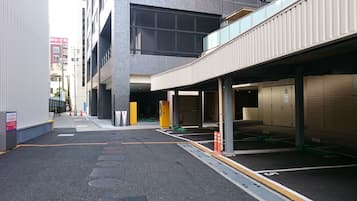 Self parking (JPY 1100 per night)