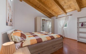 2 makuuhuonetta, silitysrauta/-lauta, Wi-Fi, vuodevaatteet