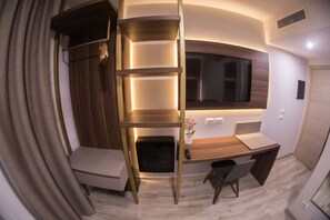 Superior-Zimmer, 1 King-Bett, mit Bad | Daunenbettdecken, Minibar, Zimmersafe, Schreibtisch