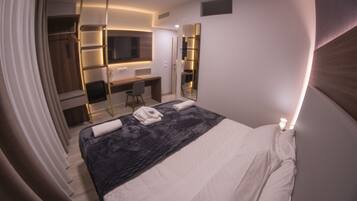 Superior-Zimmer, 1 King-Bett, mit Bad | Daunenbettdecken, Minibar, Zimmersafe, Schreibtisch