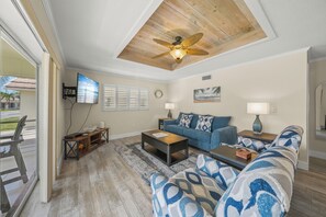 Living area - Island House Beach Resort V25 (Siesta Key)