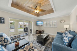 Living area - Island House Beach Resort V25 (Siesta Key)