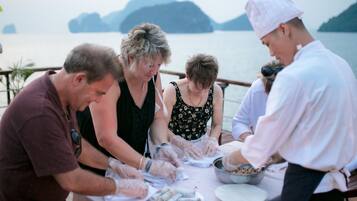 Frokost, lunsj og middag serveres
