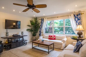 Smart TV, video games, DVD player, books - Family-Friendly 4BR Beach Retreat with Pool & Putting Green – Walk to Beach (Fort Pierce)