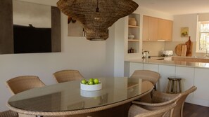 Dining - Villa 3br Tempranillo Villa located within Cypress Lakes Resort (Pokolbin)