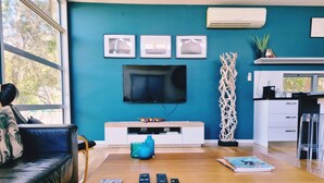 Smart-TV, videospill, DVD-spiller og bøker