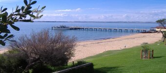 Banyanda: Luxury beachside retreat, pet friendly, Winter Penguins & Whales