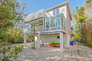 Property grounds - Island Escape with Private Dock & Jacuzzi–Welcome to Casa del Mar Home by RVA (Longboat Key)