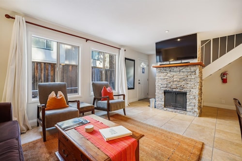 Relax & Recharge: Quiet 2BR Condo in the Heart of North Shore