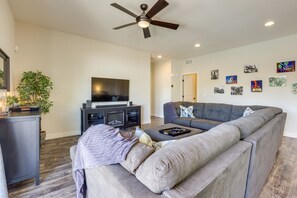 TV, fireplace, Netflix, DVD player