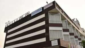 Front of property - Eldoris Hotel (Chennai)