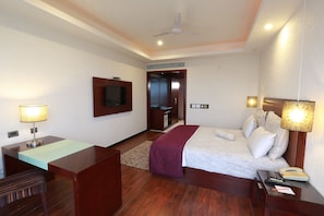 Deluxe Room | Premium bedding, minibar, in-room safe, desk - Eldoris Hotel (Chennai)