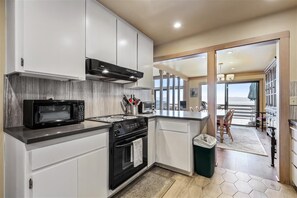 Cookware/dishes/utensils