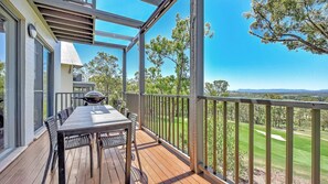 Outdoor dining - Villa 3br Tranquility Villa located within Cypress Lakes Resort (Pokolbin)