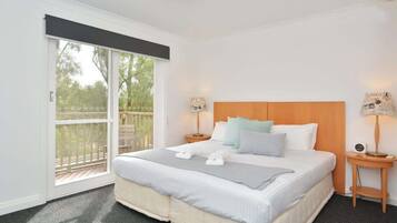 3 bedrooms, iron/ironing board, internet