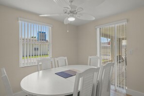Dining - Island House Beach Resort V21 (Siesta Key)