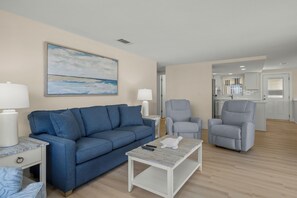 Living area - Island House Beach Resort V21 (Siesta Key)