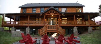 Luxury Lakefront Lodge at Henry's Lake near Yellowstone NP West Entrance