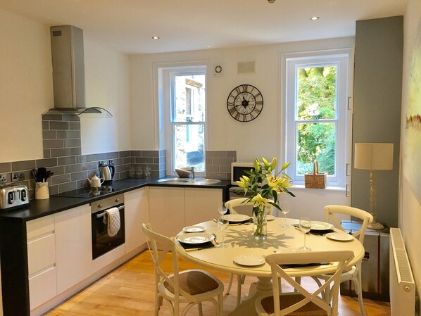 Micro-ondes, cafetière/bouilloire