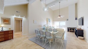 Dining - 2 Beach Villa Steps From the Sand! (Hilton Head)