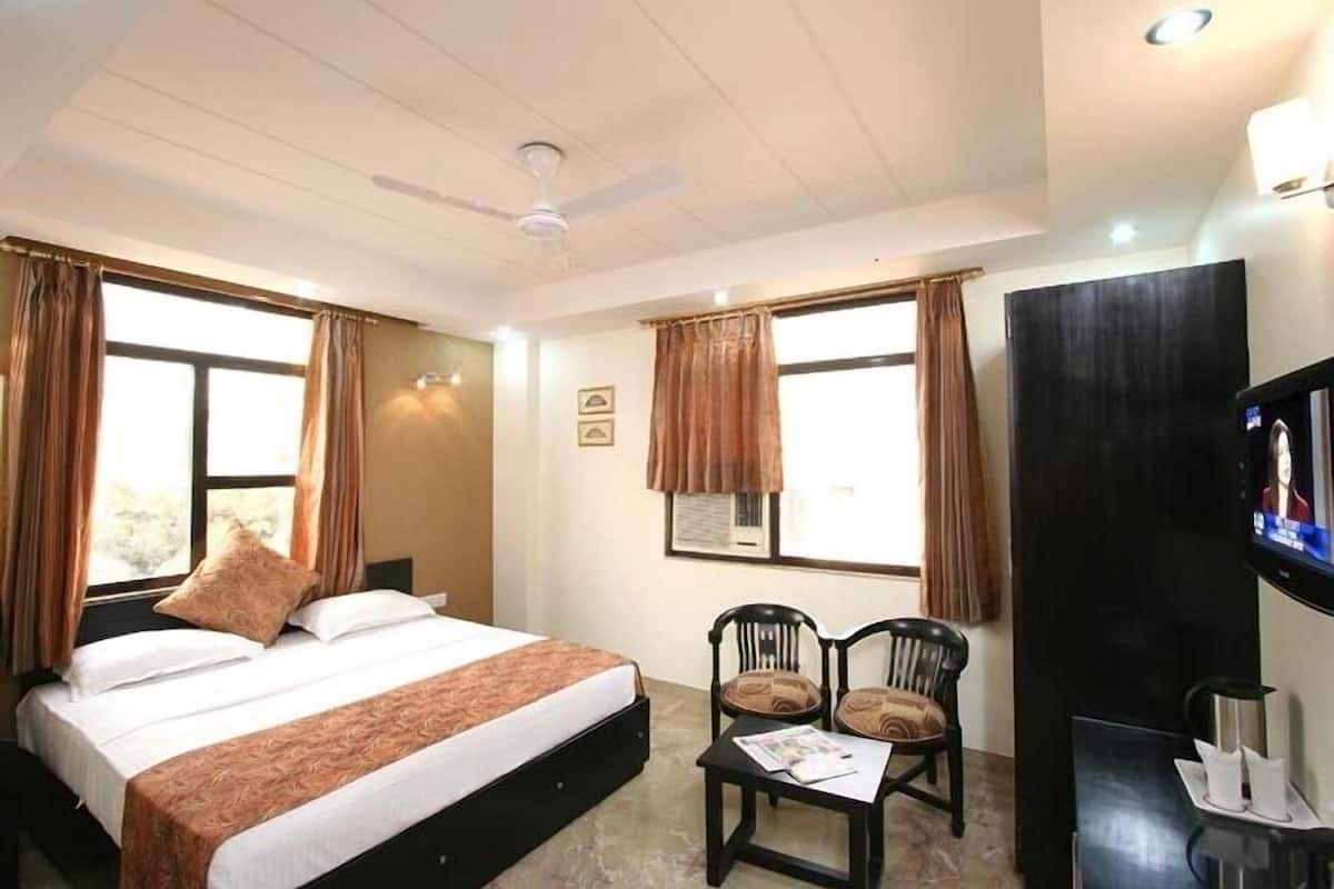 Double or Twin Room, 1 Bedroom, City View