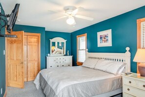 8 bedrooms, iron/ironing board, WiFi, bed sheets