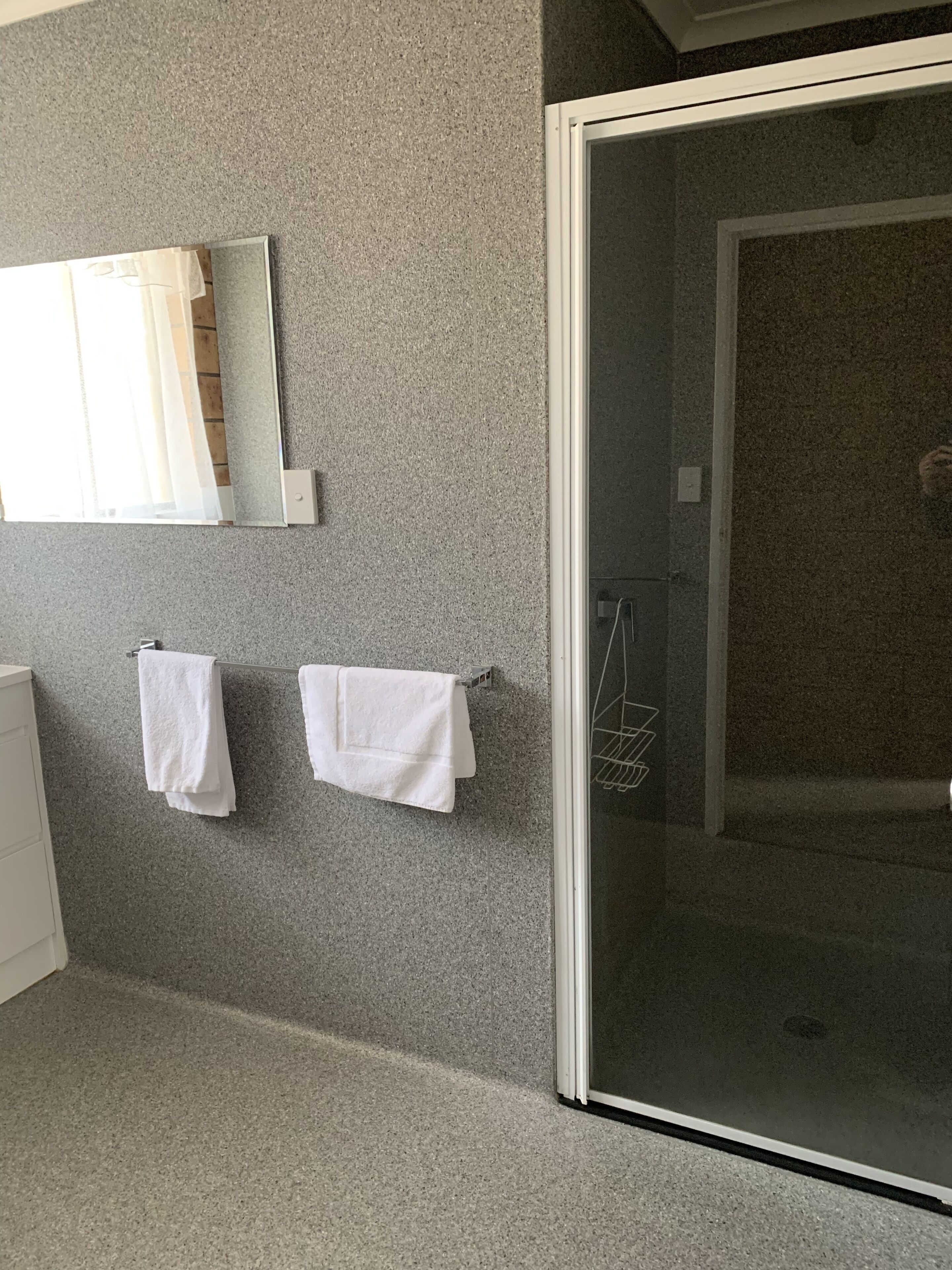 Kellraine Holiday Units — image 7