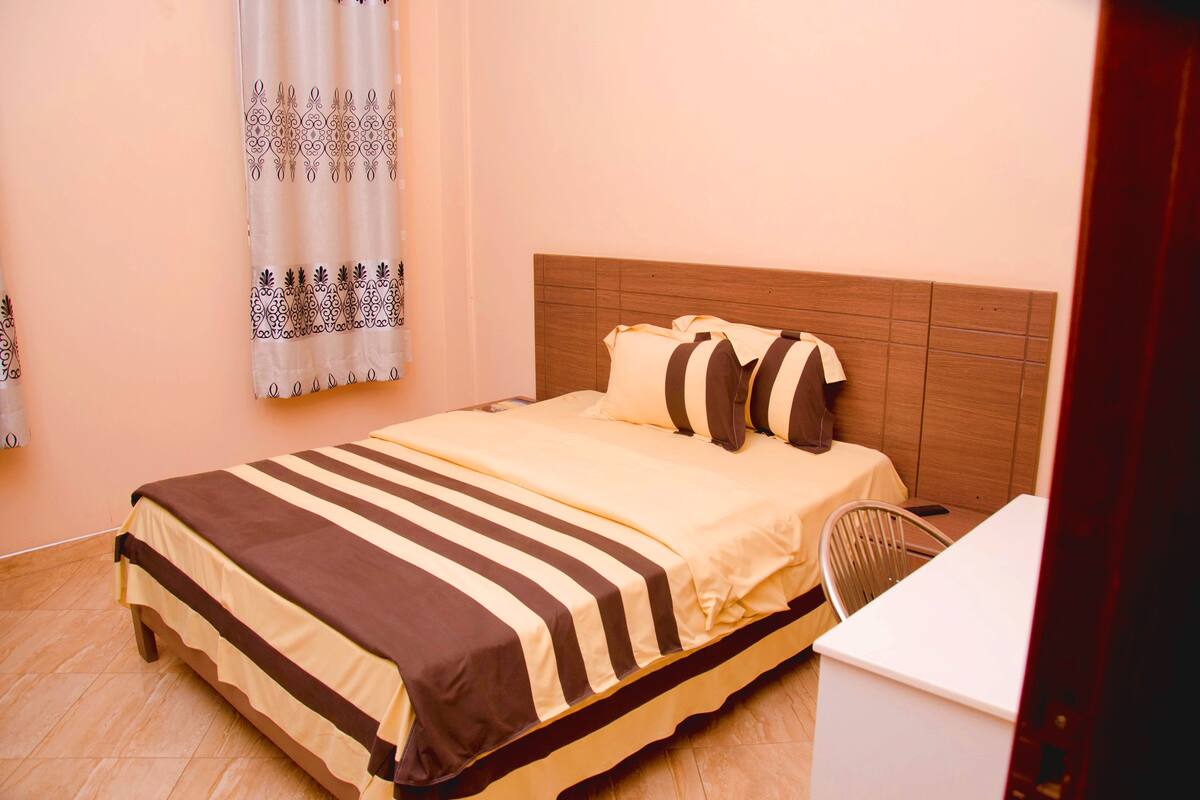 Premium bedding, in-room safe, desk, free WiFi
