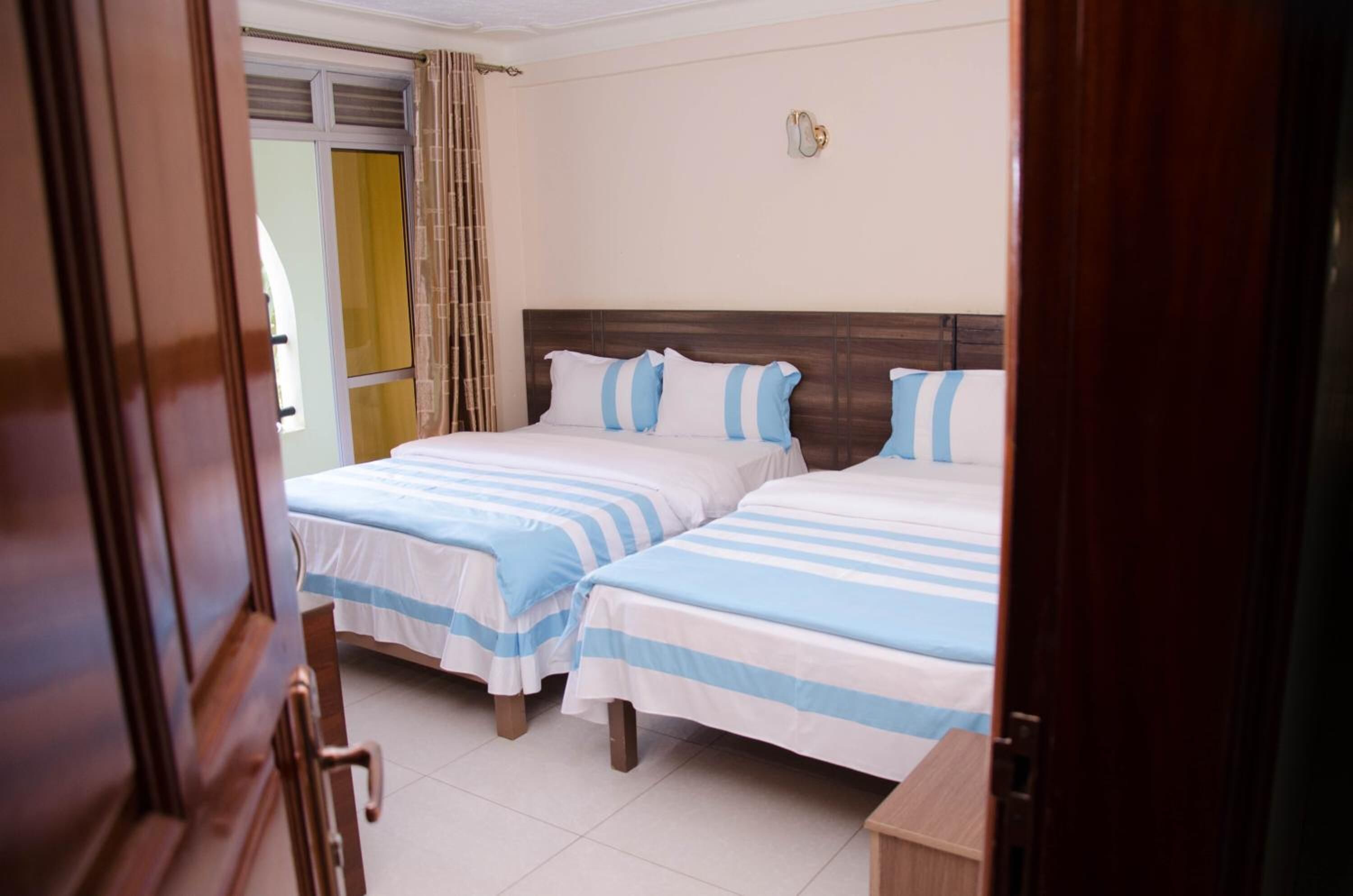 Premium bedding, in-room safe, desk, free WiFi