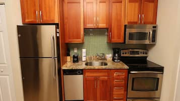 Frigorífic, microones, forn i placa de cuina