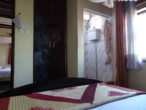 Executive Double Room | Desk, bed sheets - Angel's Castle Hotel (Kampala)