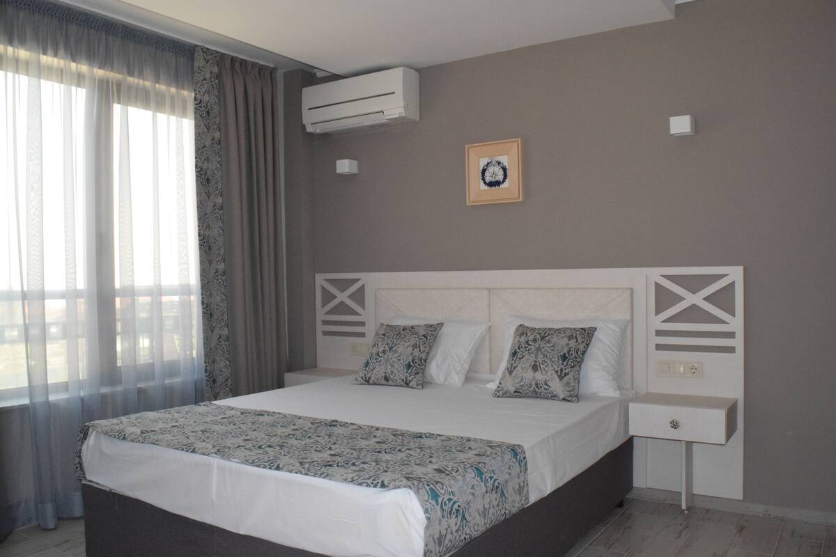 In-room safe, desk, soundproofing, wheelchair access