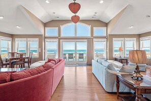 Televisión, chimenea y futbolito 