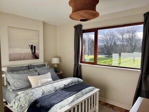 2 chambres, fer et planche à repasser, lit parapluie, Wi-Fi gratuit