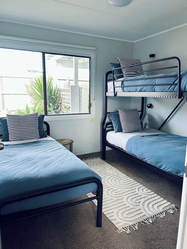 3 chambres, fer et planche à repasser, lit de bébé portatif, Wi-Fi