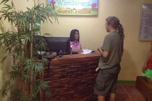 Stay Malate (Wanderers Guest House)