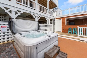 Terrace/patio - Satisfaction: Oceanfront, Saltwater Pool, Rec Room (Nags Head)