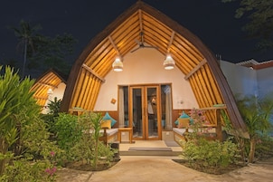 Deluxe Twin Room | In-room safe, blackout drapes, soundproofing, free WiFi