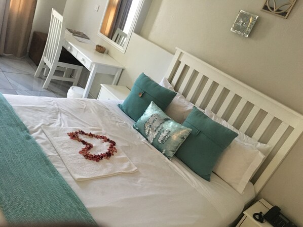 In-room safe, desk, iron/ironing board, free WiFi - Marico Guest House (Francistown)