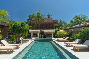 Outdoor pool, sun loungers