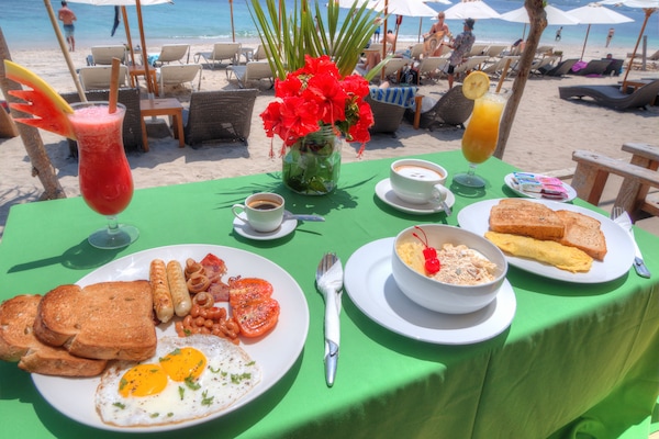 Desayuno a la carta incluido todos los días