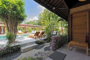 Glass Style Deluxe Room | Terrace/patio - Gili Air Bungalows (Gili Air)