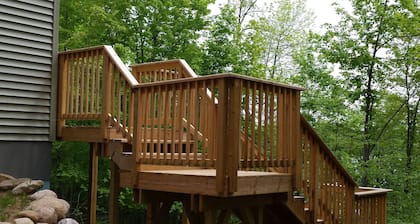 Lake House - Capacidad para 12 personas, incluye pontón de 24 ', ideal para familias.