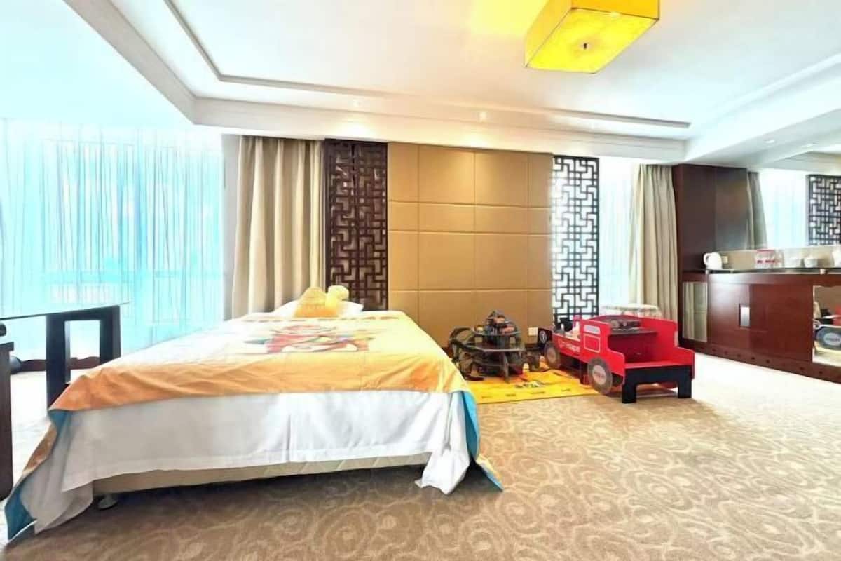 Minibar, in-room safe, desk, blackout curtains