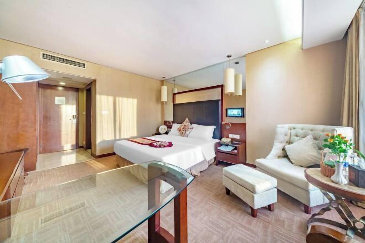 Minibar, in-room safe, desk, blackout drapes