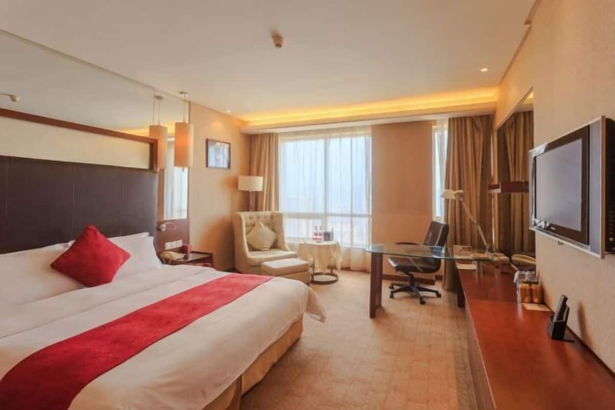 Minibar, in-room safe, desk, blackout drapes